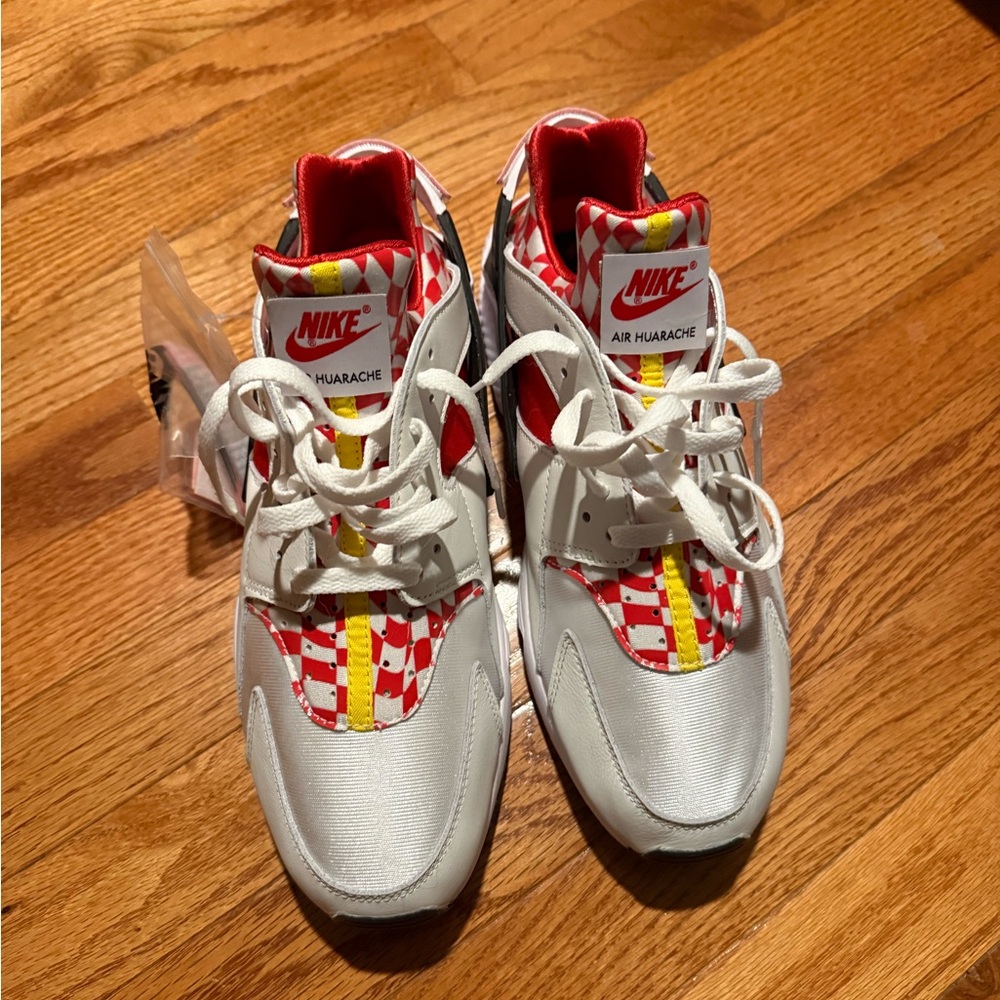 NWT Liverpool Football Club Nike Air Huarache *Limited Ed*
